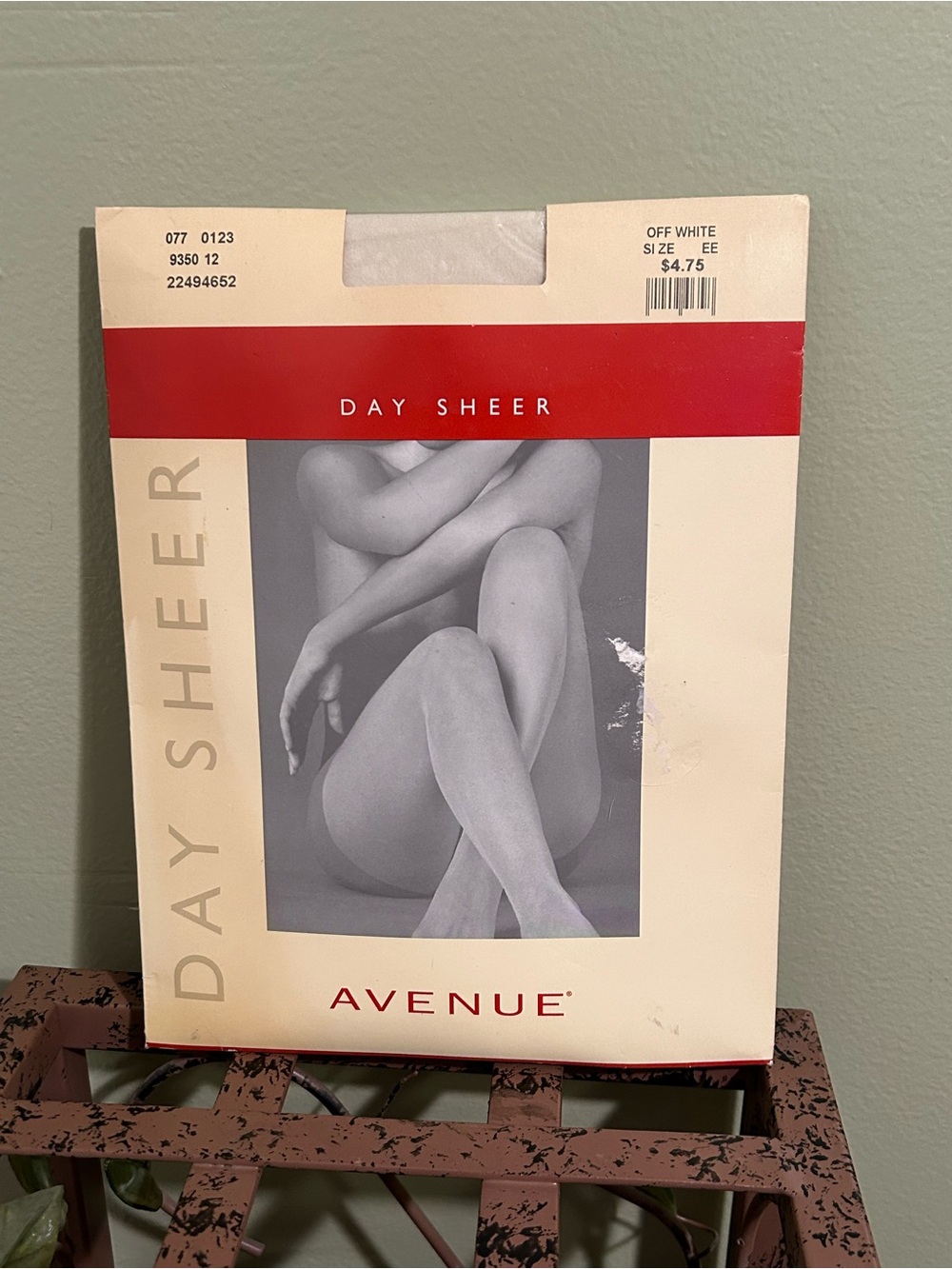 Avenue Day Sheer Off White Women's Sheer Hosiery Size EE Vintage